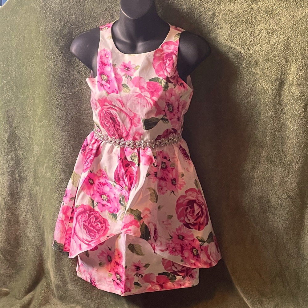 Pretty embellished flowered dress